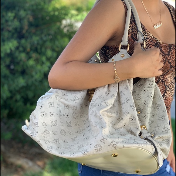 Authentic Louis Vuitton XXL Mahina - Picture 2 of 8